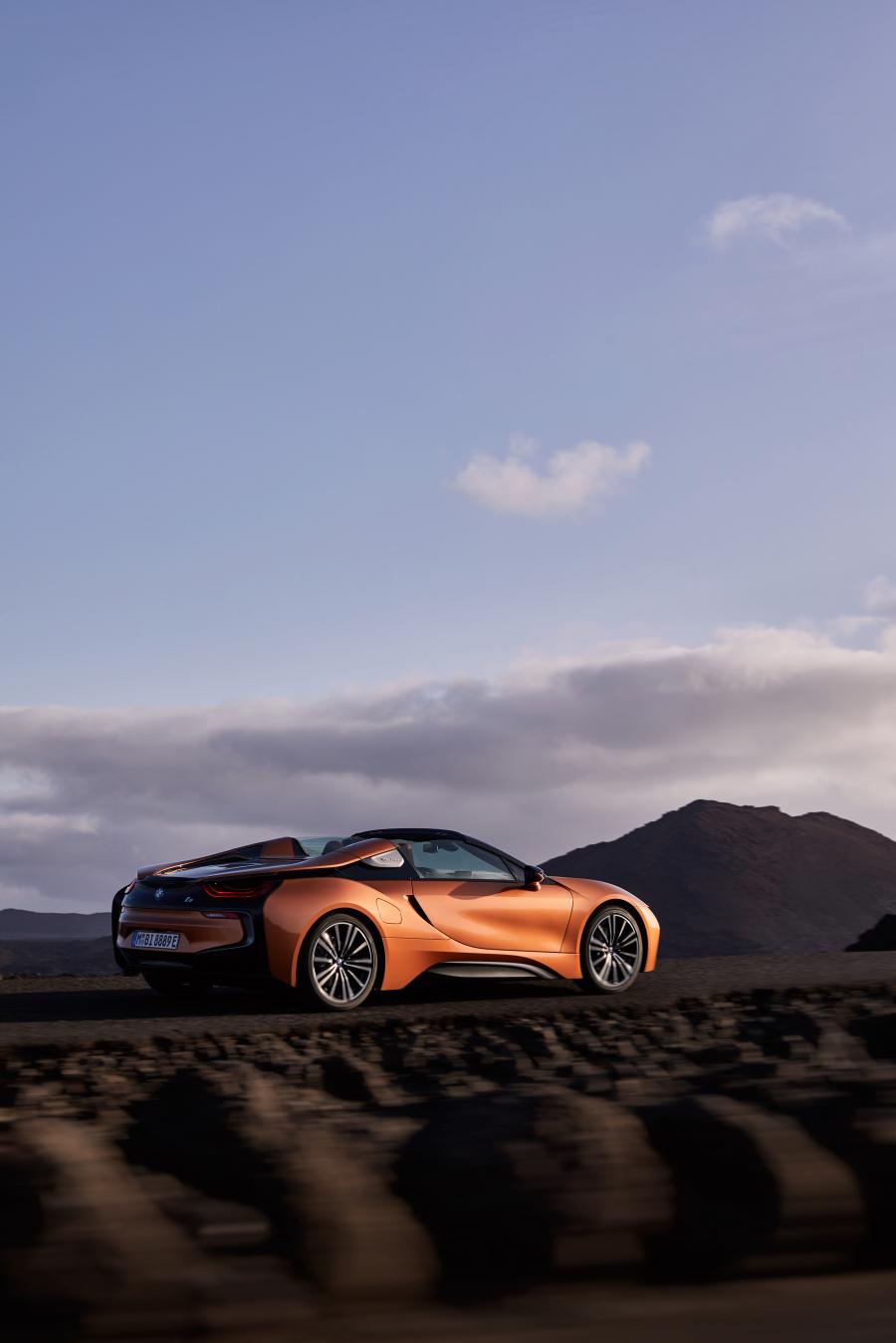  BMW i8 Roadster (I15) 2018 года  (WW) (фото 22 из 198)